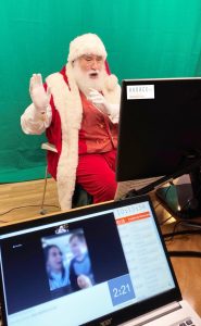 Le père Noël en direct de nos studios de tournage à la fine pointe de la technologie | Audace & Co.
